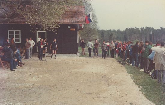 Slika 5 - Govor na prireditvi ob odprtju igrišča (1984)